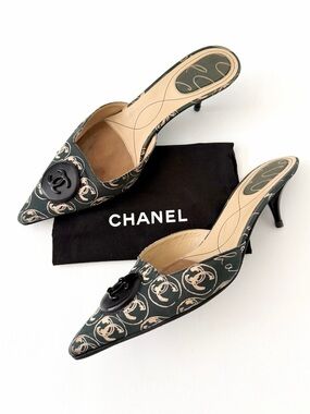 CHANEL | 2006 Vintage CC Logo Black Tan Satin Pointed Kitten Heel Mules EU 38.5